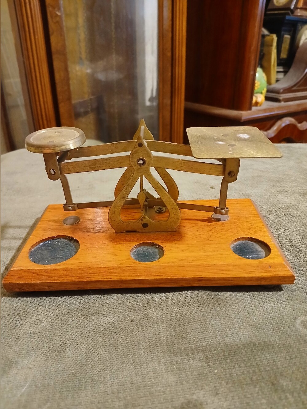 Antique-Style Brass Balance Scale on Wood Base - Brown